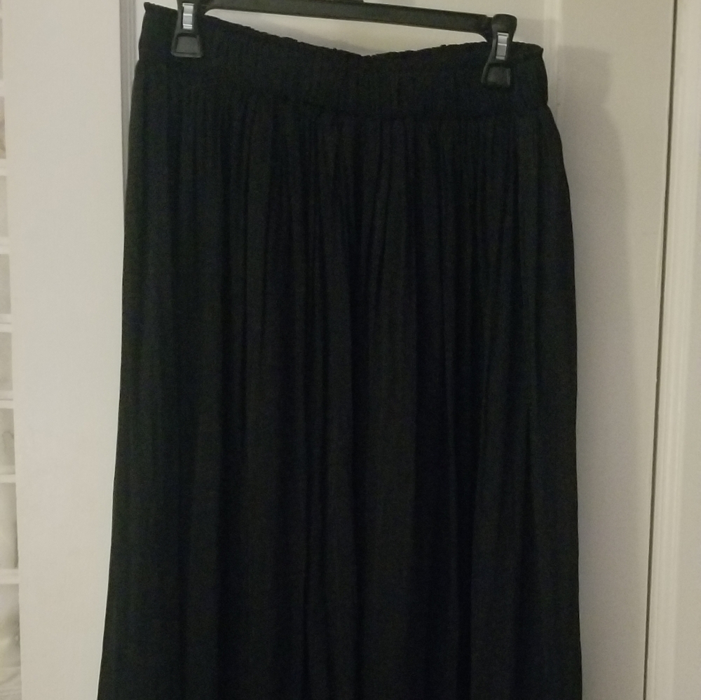 Medium Gap black pleated Midi skirt